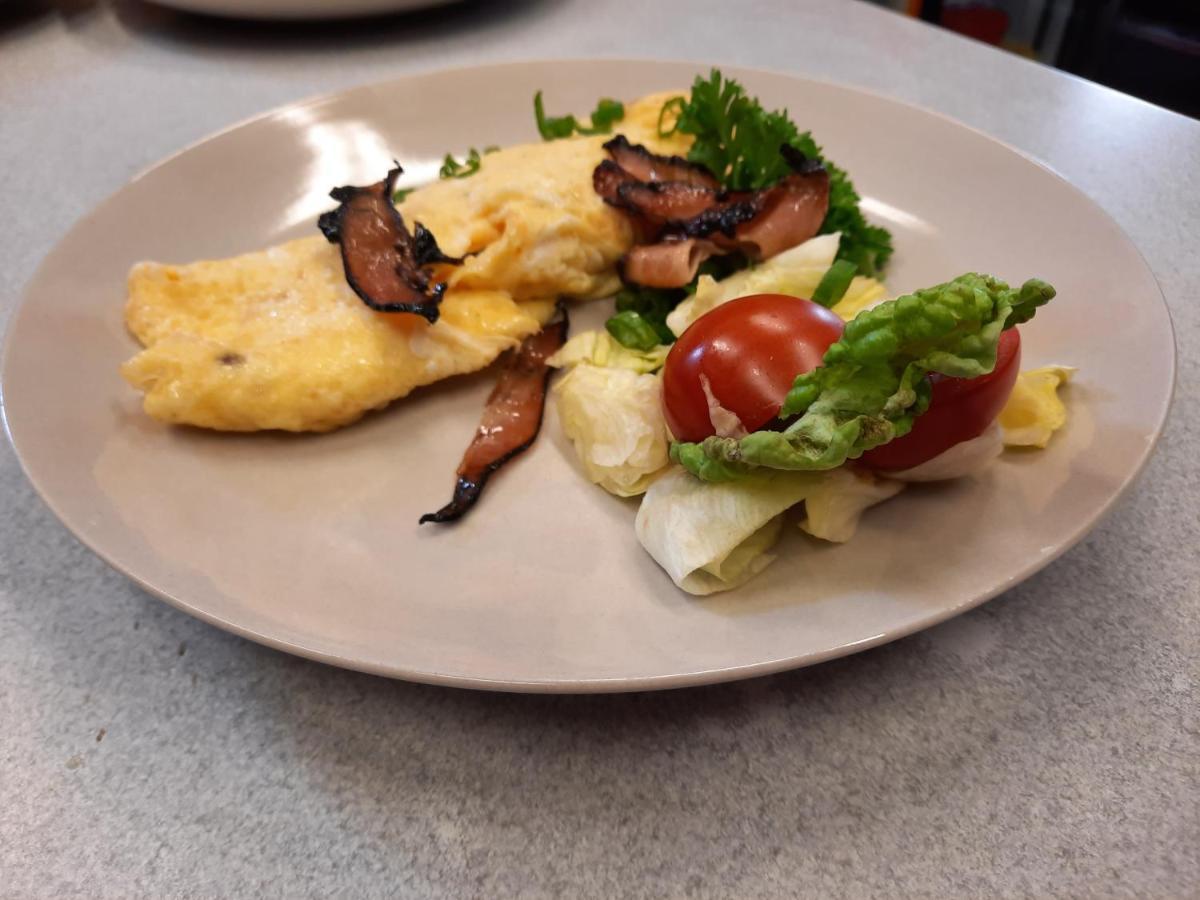 Penzion Zahrada Nad Rekou, Restaurace A Kavarna - Parkovani Gratis Zlatá Koruna Zewnętrze zdjęcie