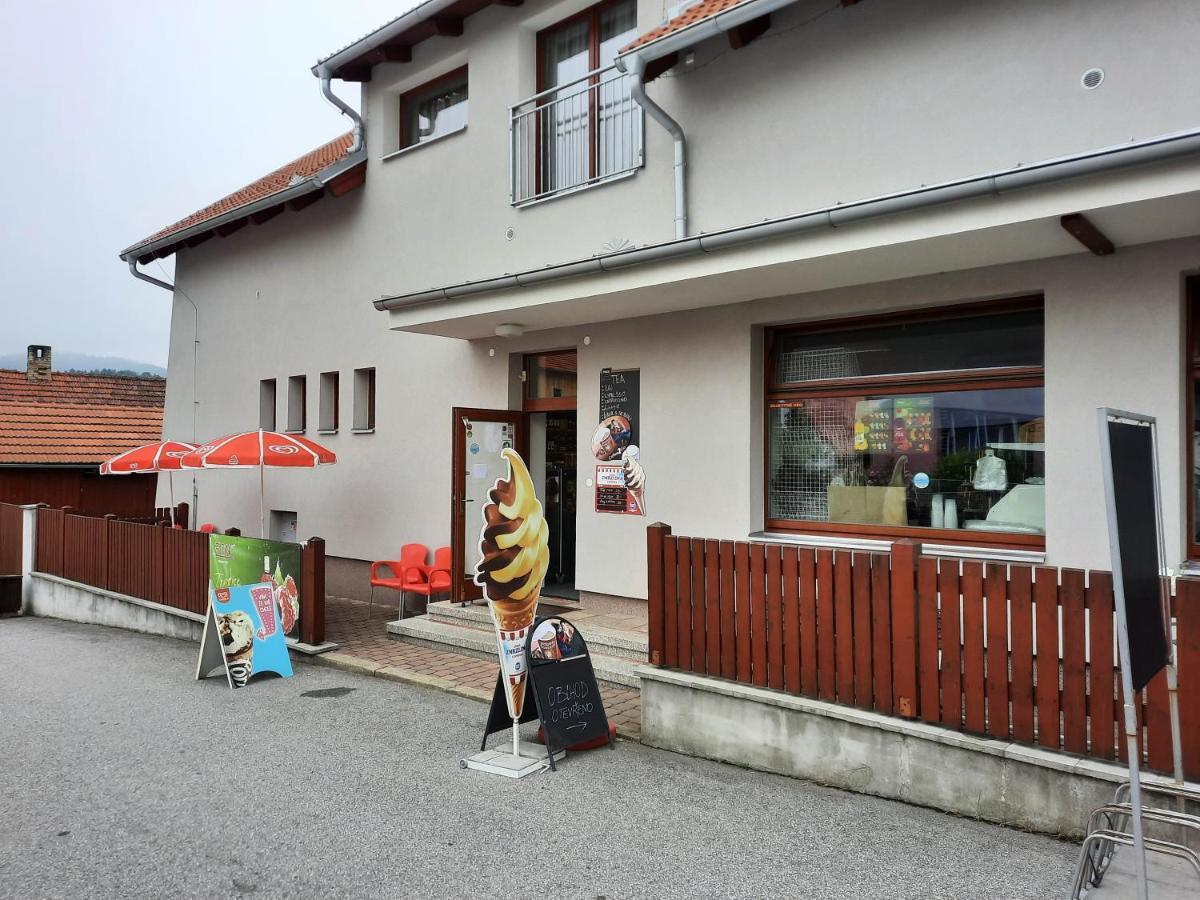 Penzion Zahrada Nad Rekou, Restaurace A Kavarna - Parkovani Gratis Zlatá Koruna Zewnętrze zdjęcie