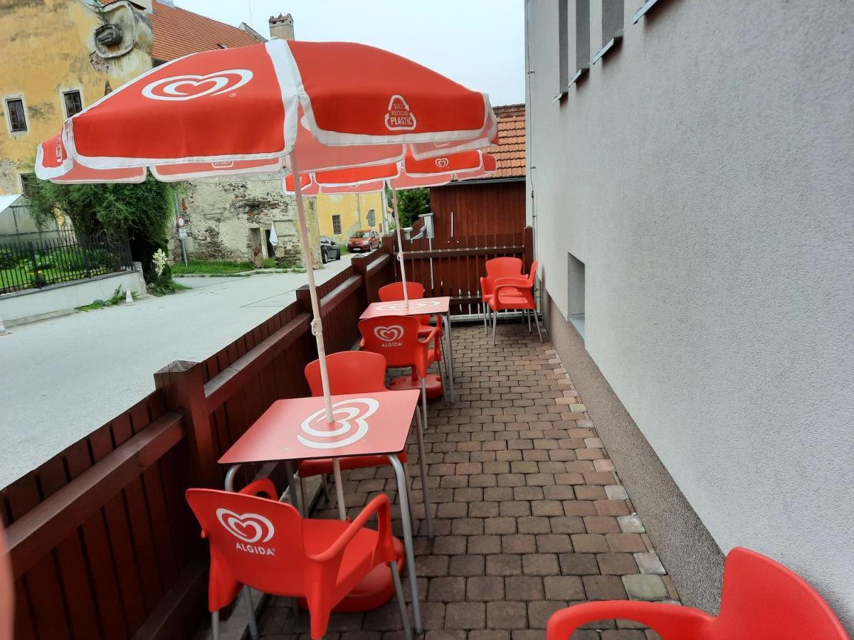 Penzion Zahrada Nad Rekou, Restaurace A Kavarna - Parkovani Gratis Zlatá Koruna Zewnętrze zdjęcie