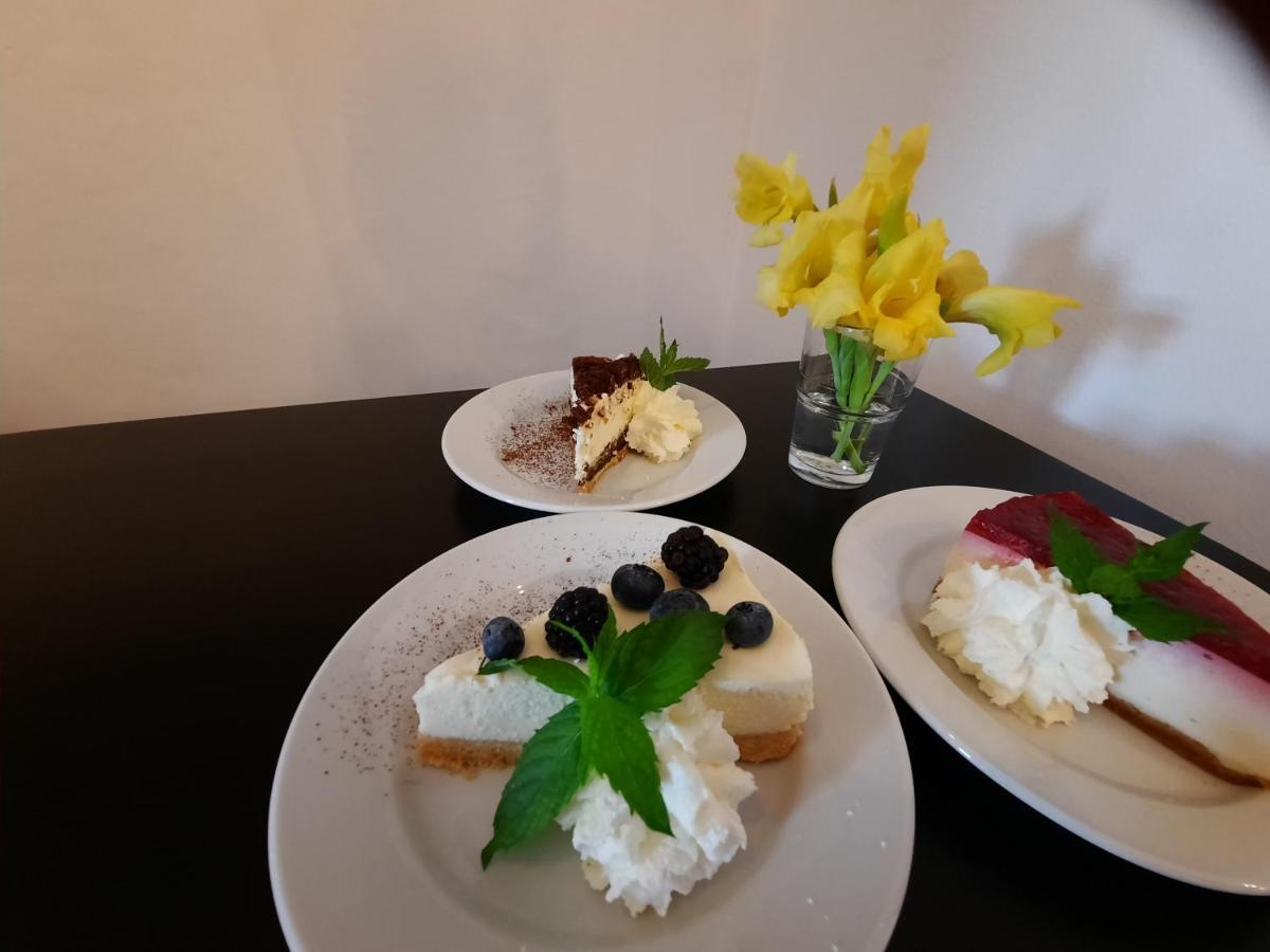 Penzion Zahrada Nad Rekou, Restaurace A Kavarna - Parkovani Gratis Zlatá Koruna Zewnętrze zdjęcie